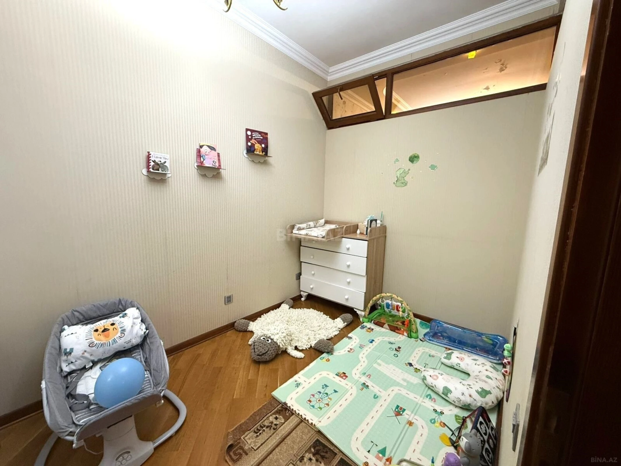 Satılır 4 otaqlı mənzil 150 m²