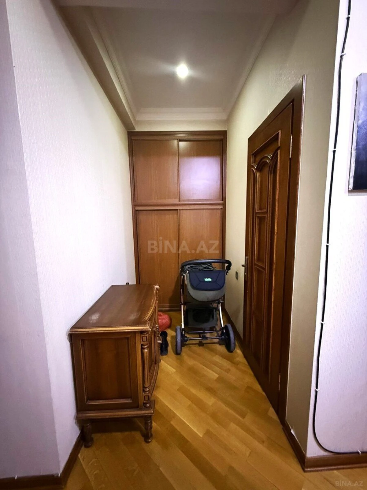 Satılır 4 otaqlı mənzil 150 m²