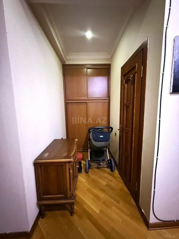 Satılır 4 otaqlı mənzil 150 m²