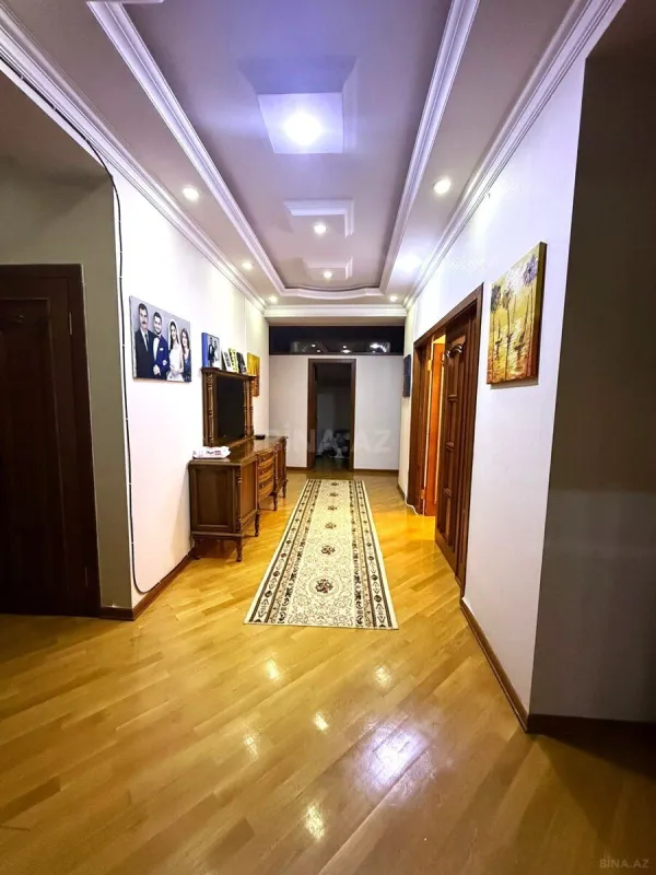 Satılır 4 otaqlı mənzil 150 m²
