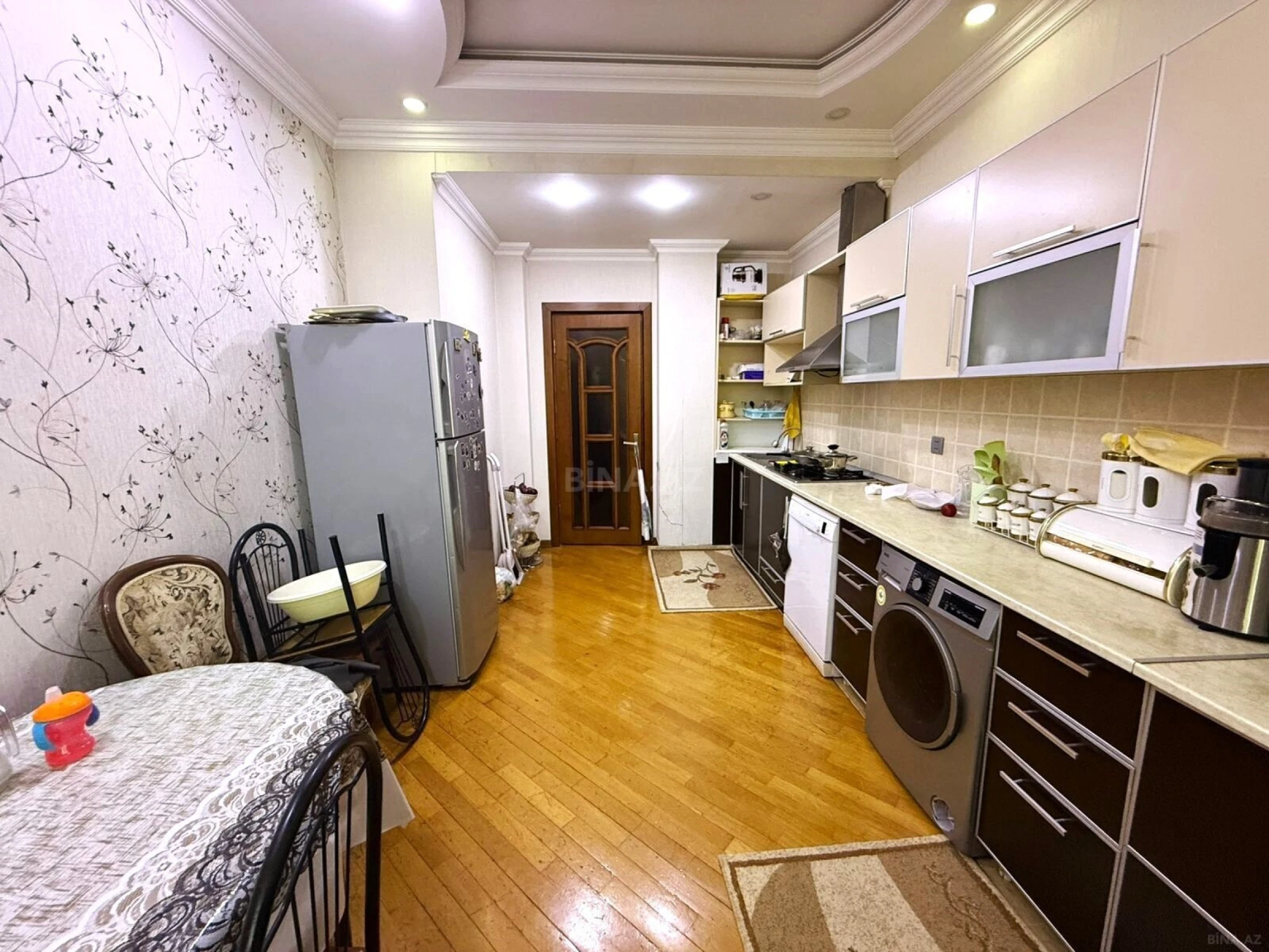 Satılır 4 otaqlı mənzil 150 m²