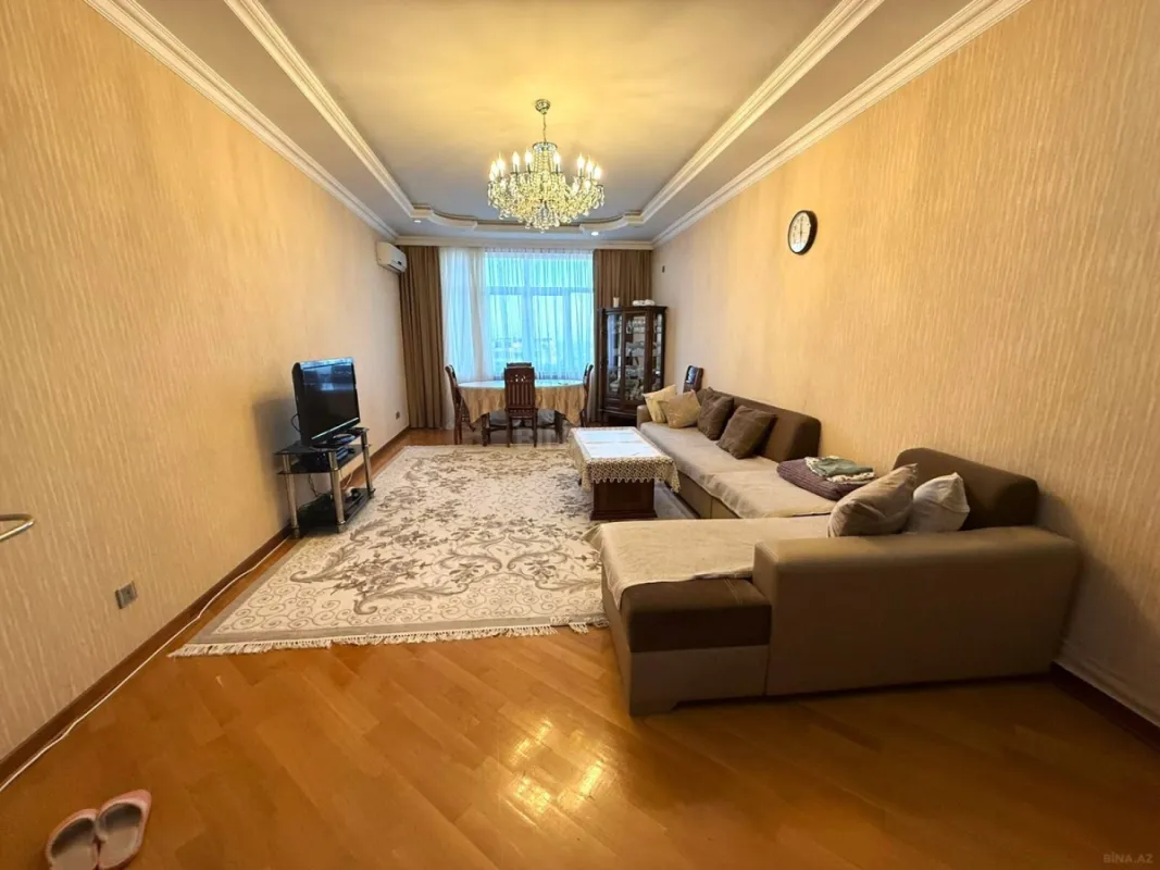 Satılır 4 otaqlı mənzil 150 m²