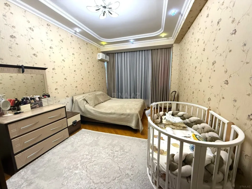 Satılır 4 otaqlı mənzil 150 m²