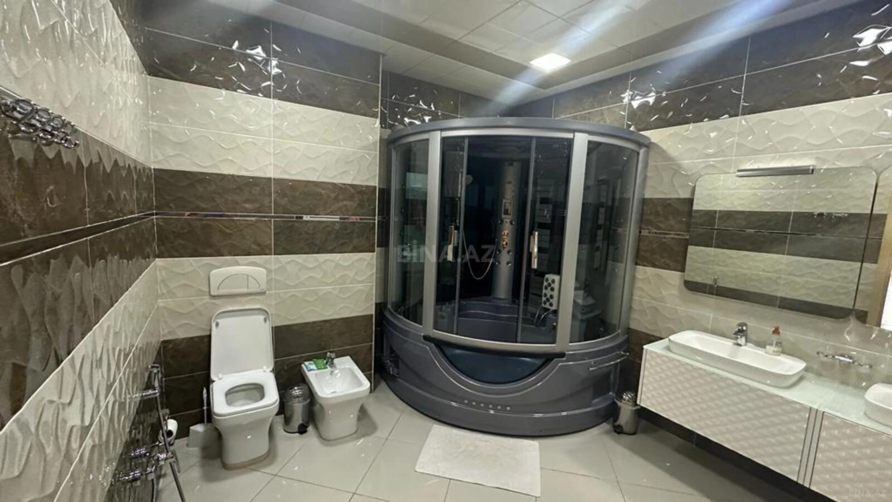 Kirayə verilir 4 otaqlı mənzil 215 m²