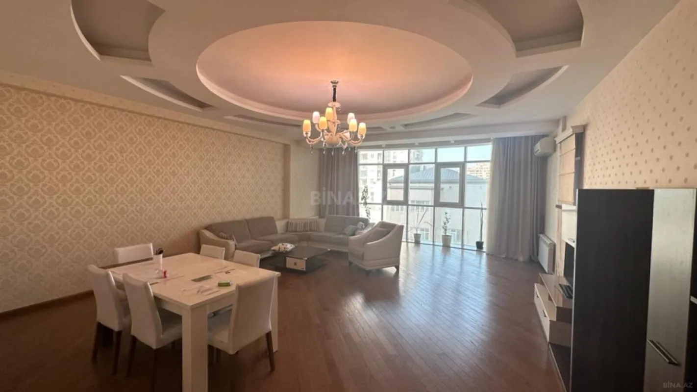 Kirayə verilir 4 otaqlı mənzil 215 m²