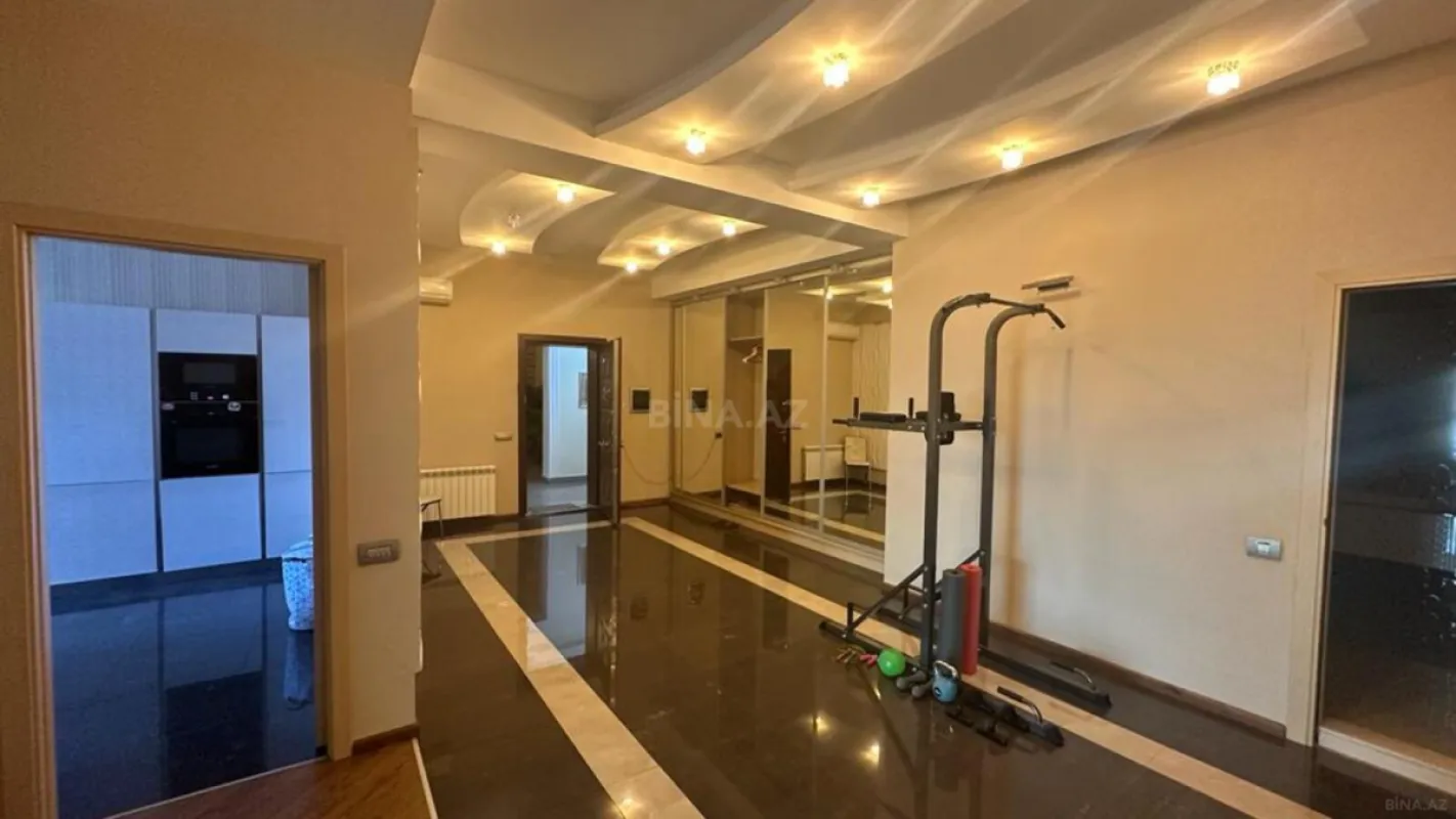 Kirayə verilir 4 otaqlı mənzil 215 m²