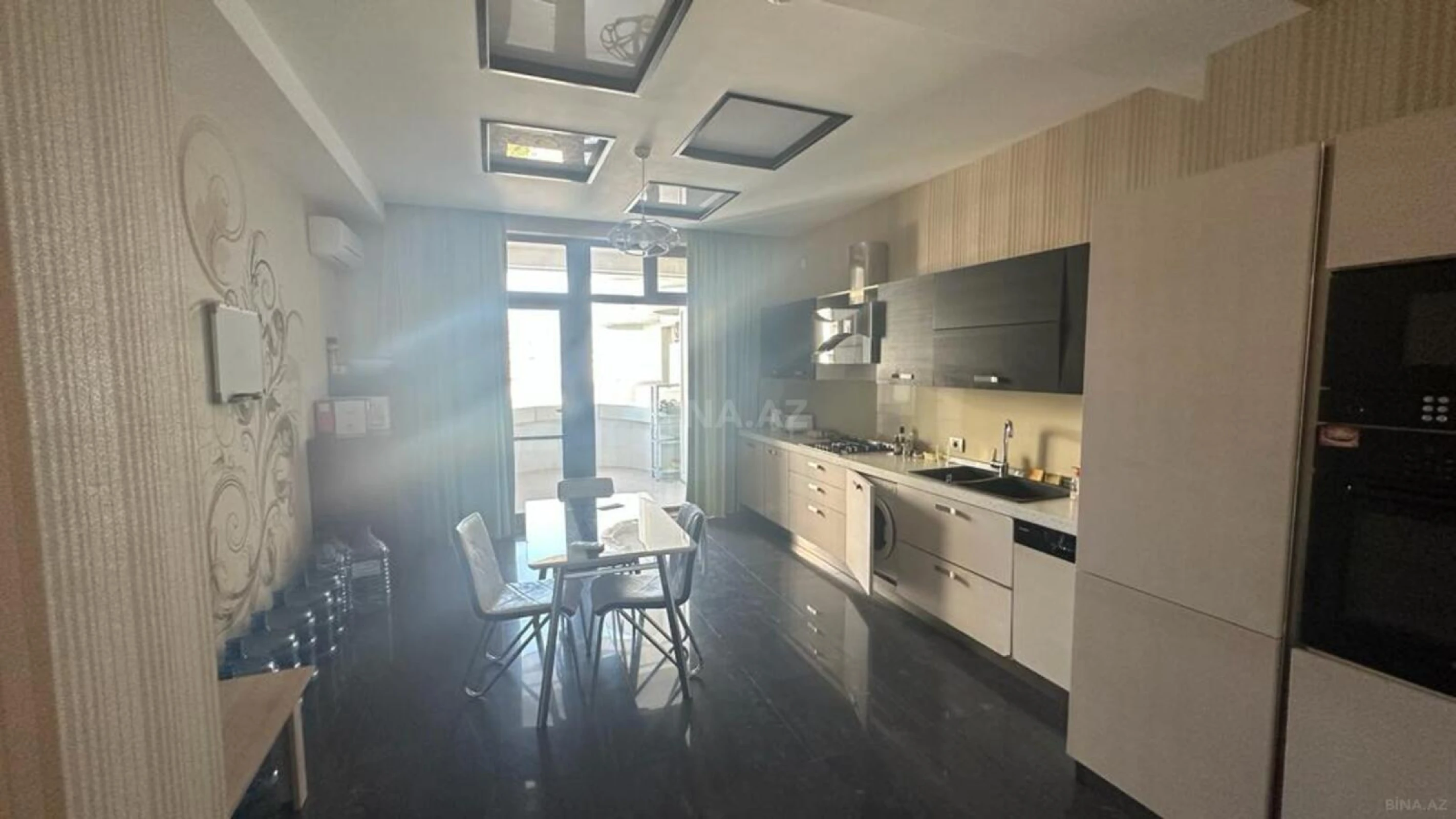 Kirayə verilir 4 otaqlı mənzil 215 m²