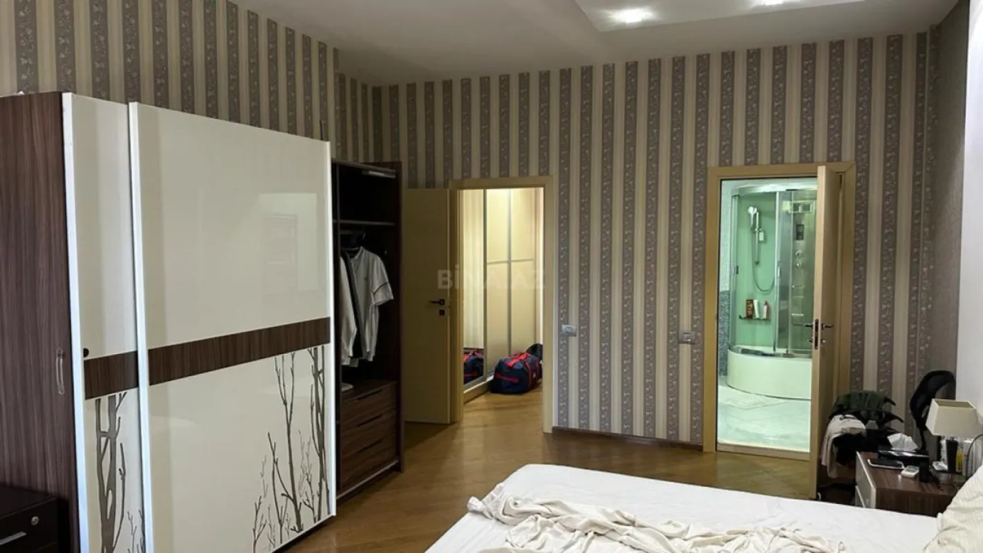 Kirayə verilir 4 otaqlı mənzil 215 m²