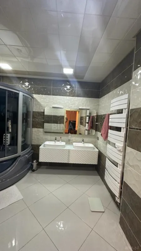 Kirayə verilir 4 otaqlı mənzil 215 m²