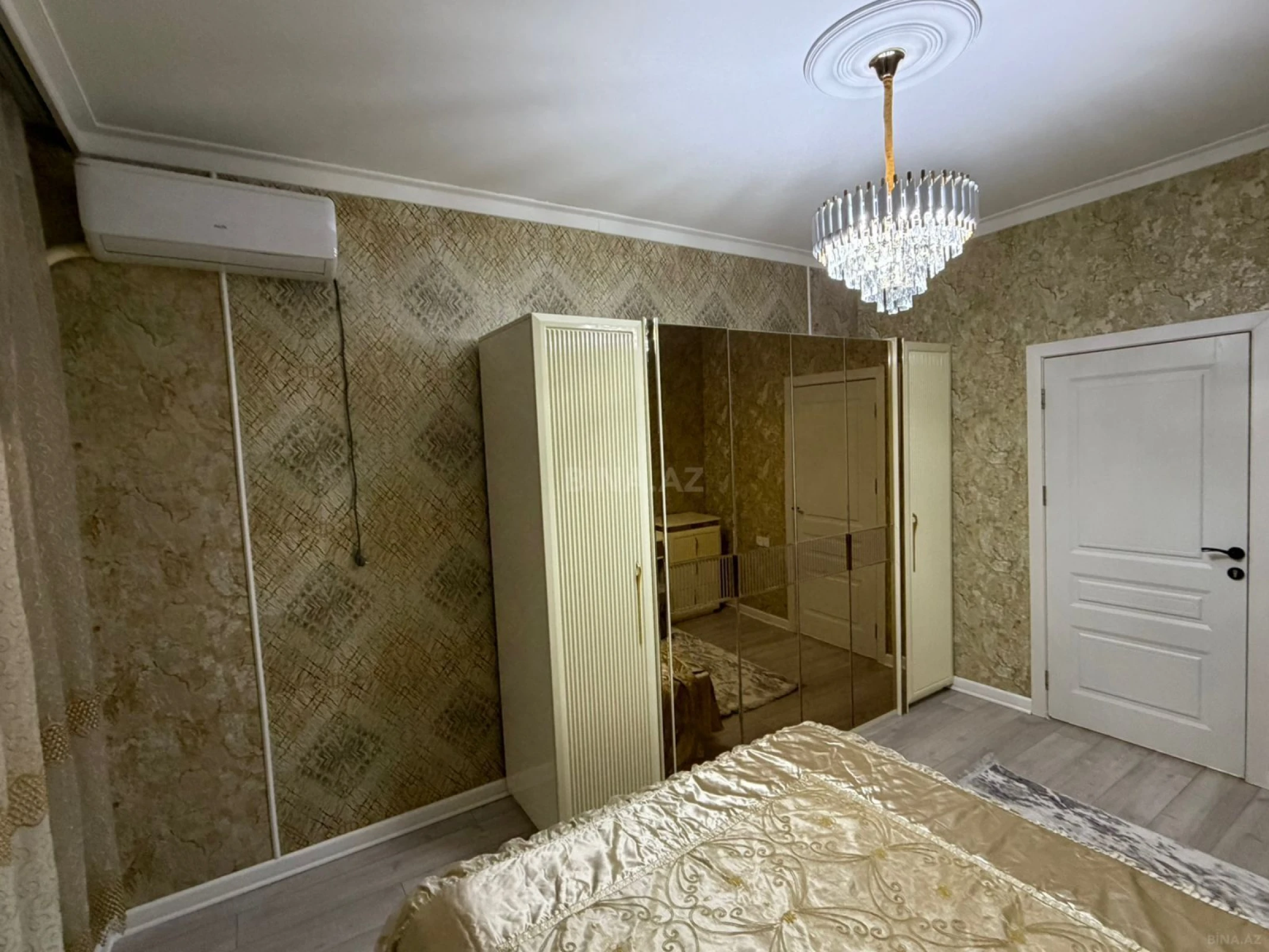 Satılır 2 otaqlı mənzil 65 m²