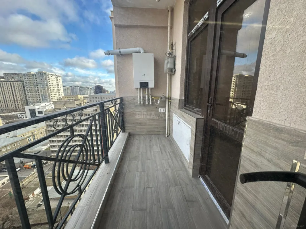 Satılır 3 otaqlı mənzil 151 m²