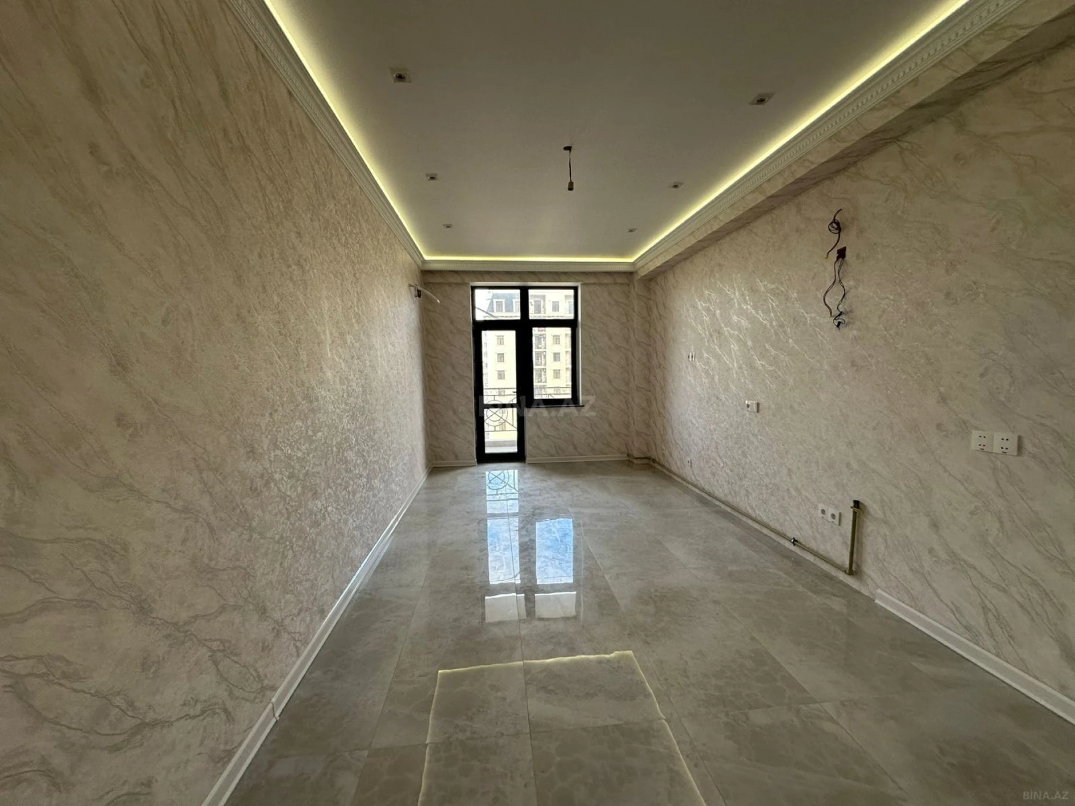 Satılır 3 otaqlı mənzil 151 m²