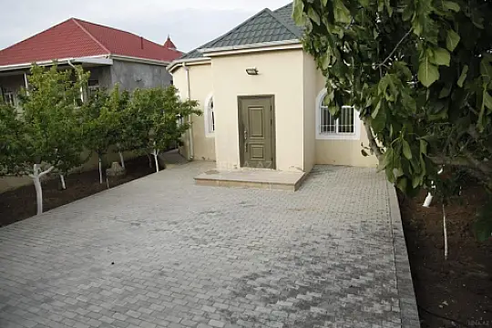 Satılır 4 otaqlı həyət evi 162 m²