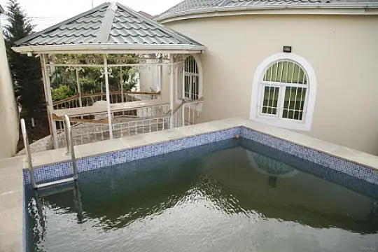 Satılır 4 otaqlı həyət evi 162 m²