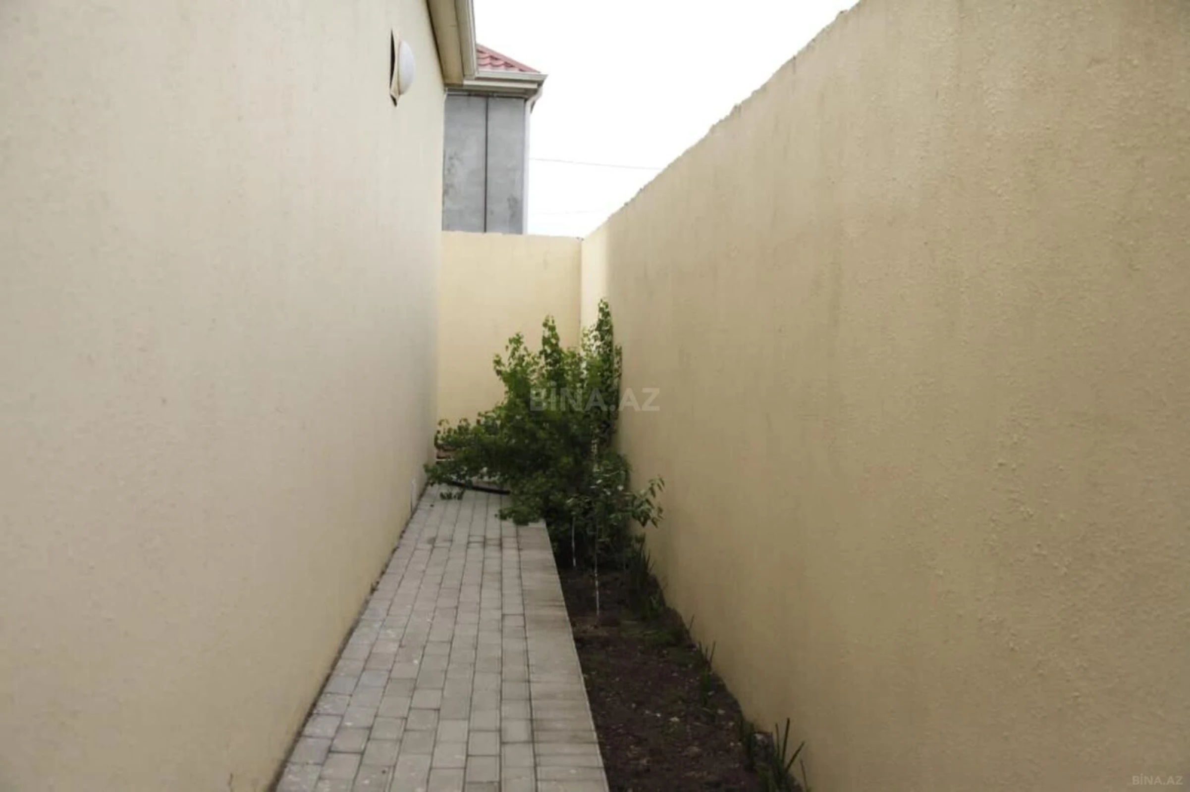 Satılır 4 otaqlı həyət evi 162 m²