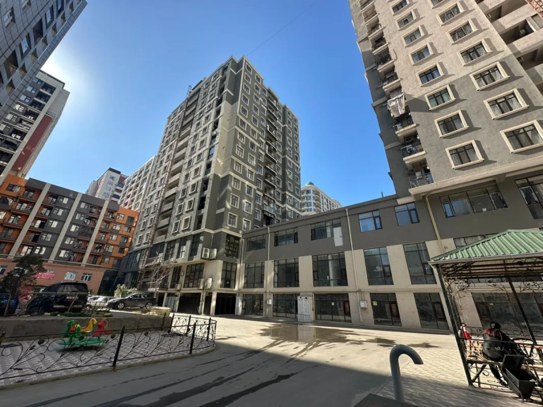 Satılır 3 otaqlı mənzil 101 m²