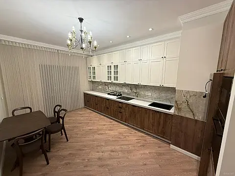 Kirayə verilir 3 otaqlı mənzil 130 m²