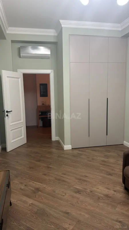 Kirayə verilir 3 otaqlı mənzil 130 m²