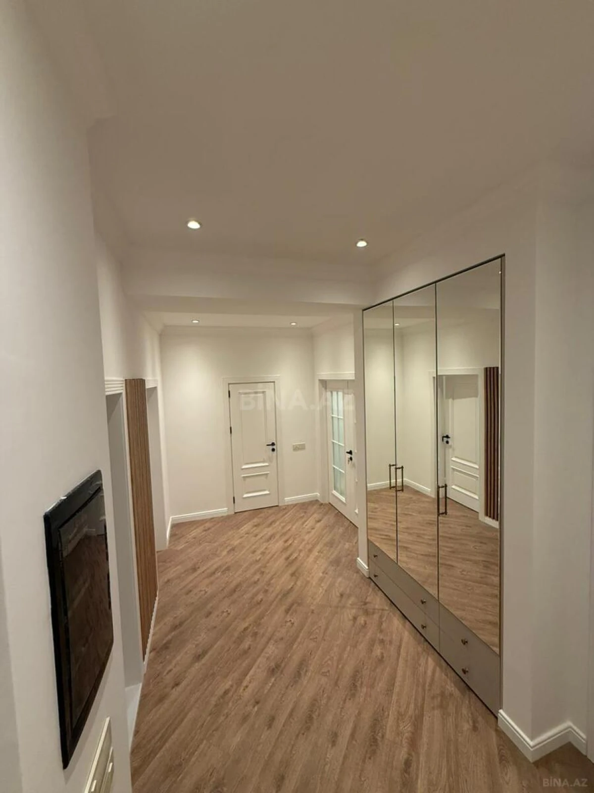 Kirayə verilir 3 otaqlı mənzil 130 m²