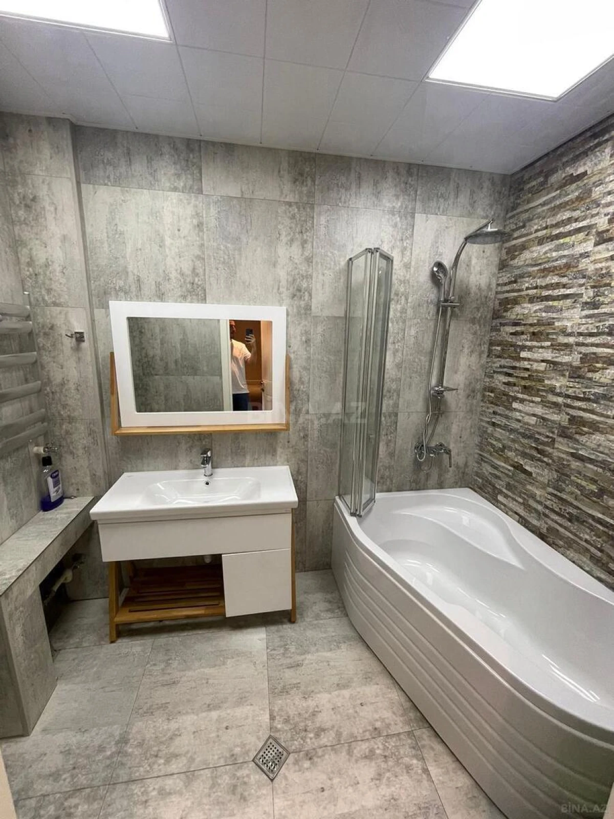 Kirayə verilir 4 otaqlı mənzil 150 m²