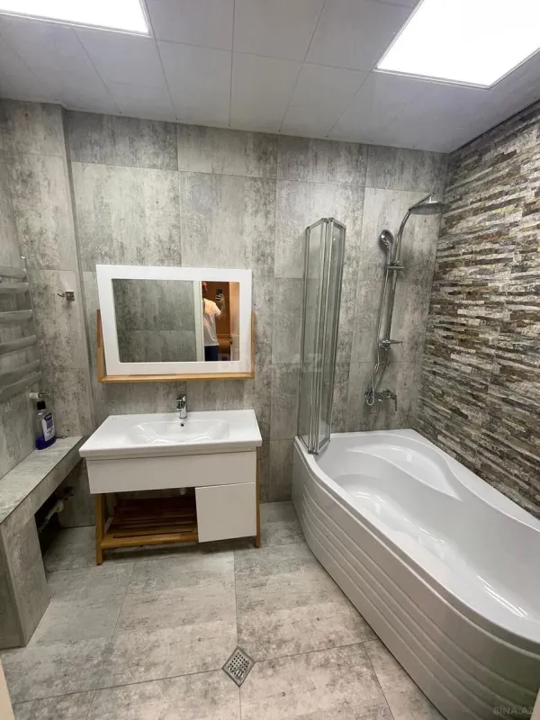 Kirayə verilir 4 otaqlı mənzil 150 m²