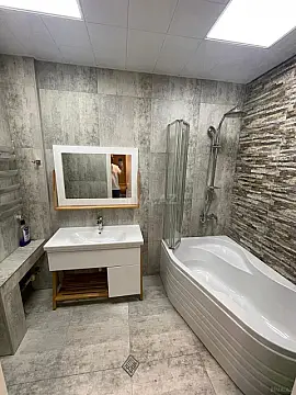 Kirayə verilir 4 otaqlı mənzil 150 m²