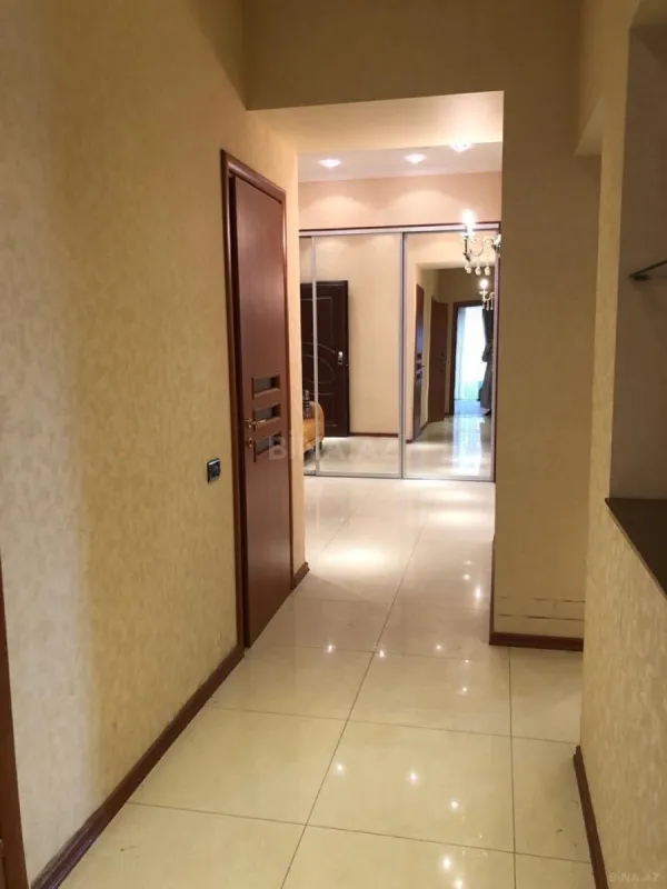 Kirayə verilir 4 otaqlı mənzil 150 m²