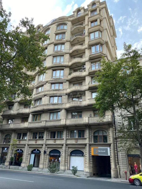 Satılır 4 otaqlı mənzil 155 m²