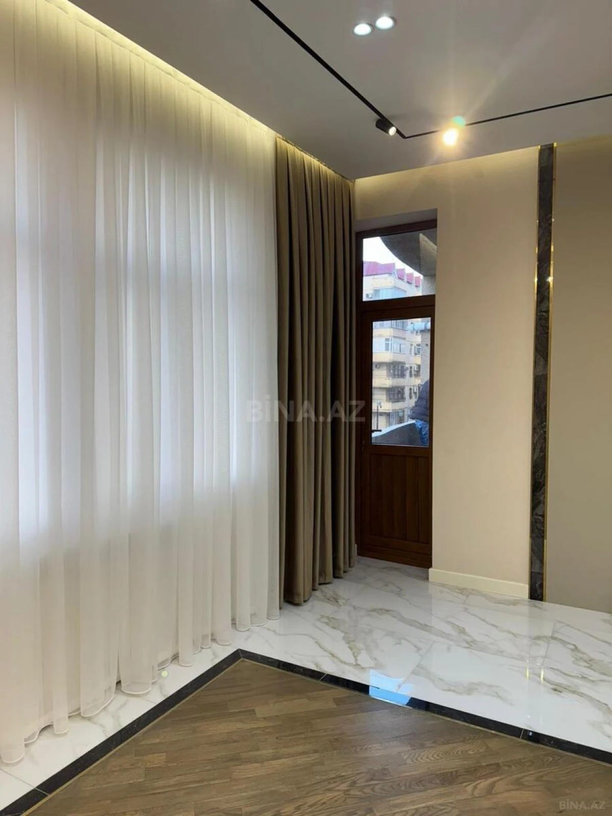 Satılır 2 otaqlı mənzil 107 m²
