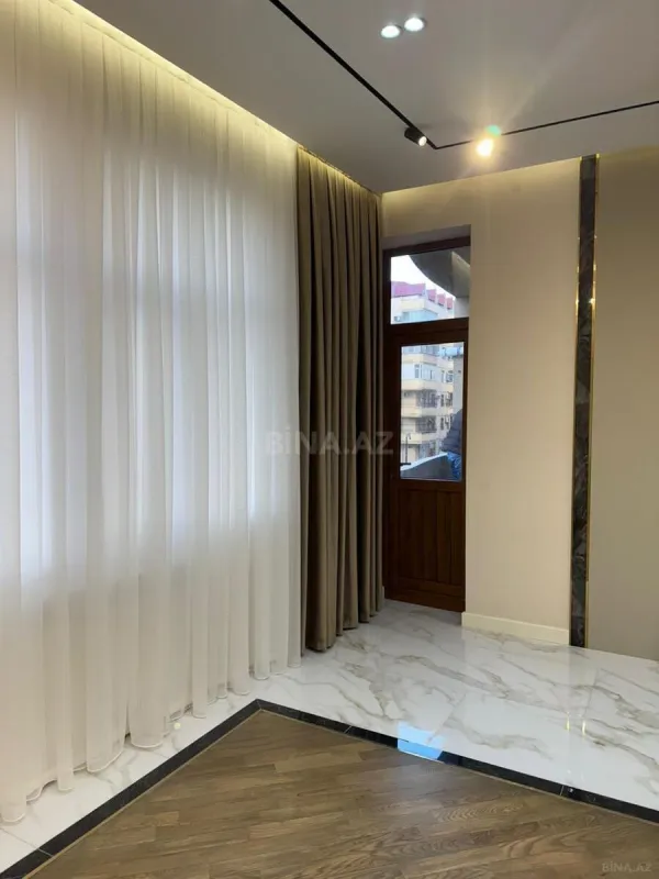 Satılır 2 otaqlı mənzil 107 m²