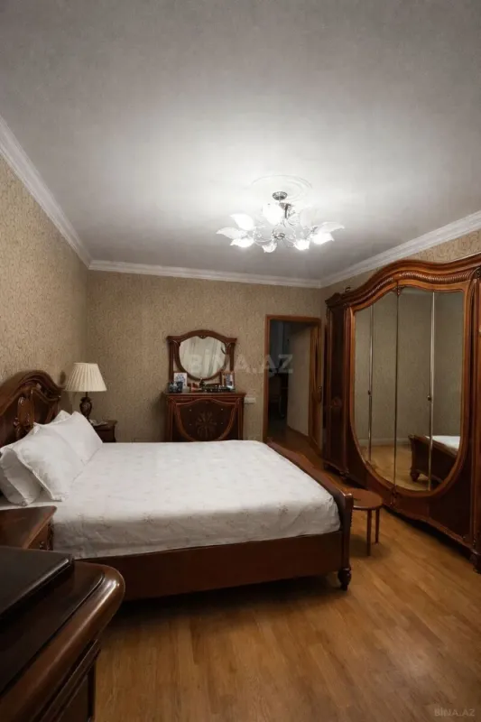 Satılır 4 otaqlı mənzil 150 m²