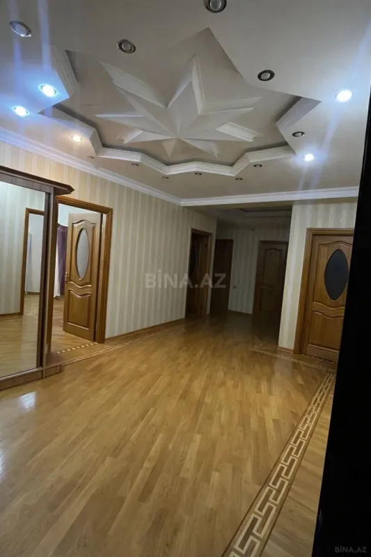 Satılır 4 otaqlı mənzil 150 m²