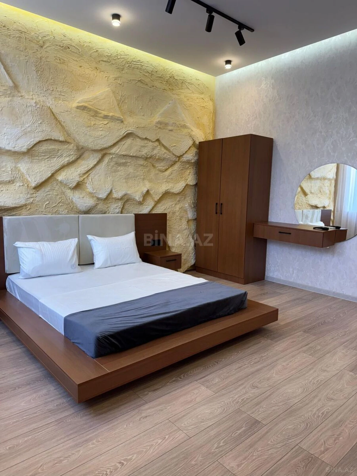 Kirayə verilir 2 otaqlı mənzil 65 m²