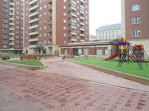 Satılır 3 otaqlı mənzil 140 m²