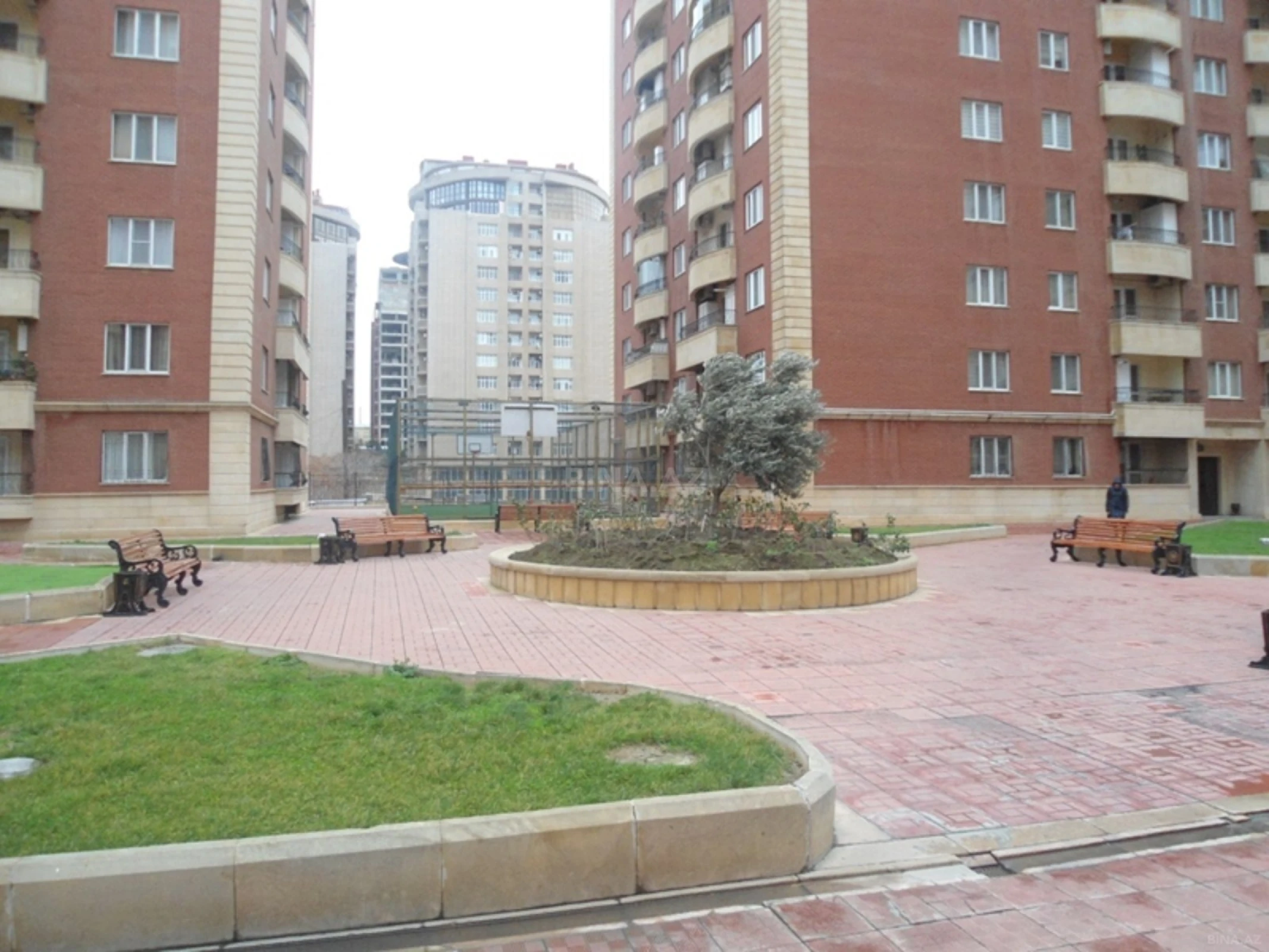 Satılır 3 otaqlı mənzil 140 m²
