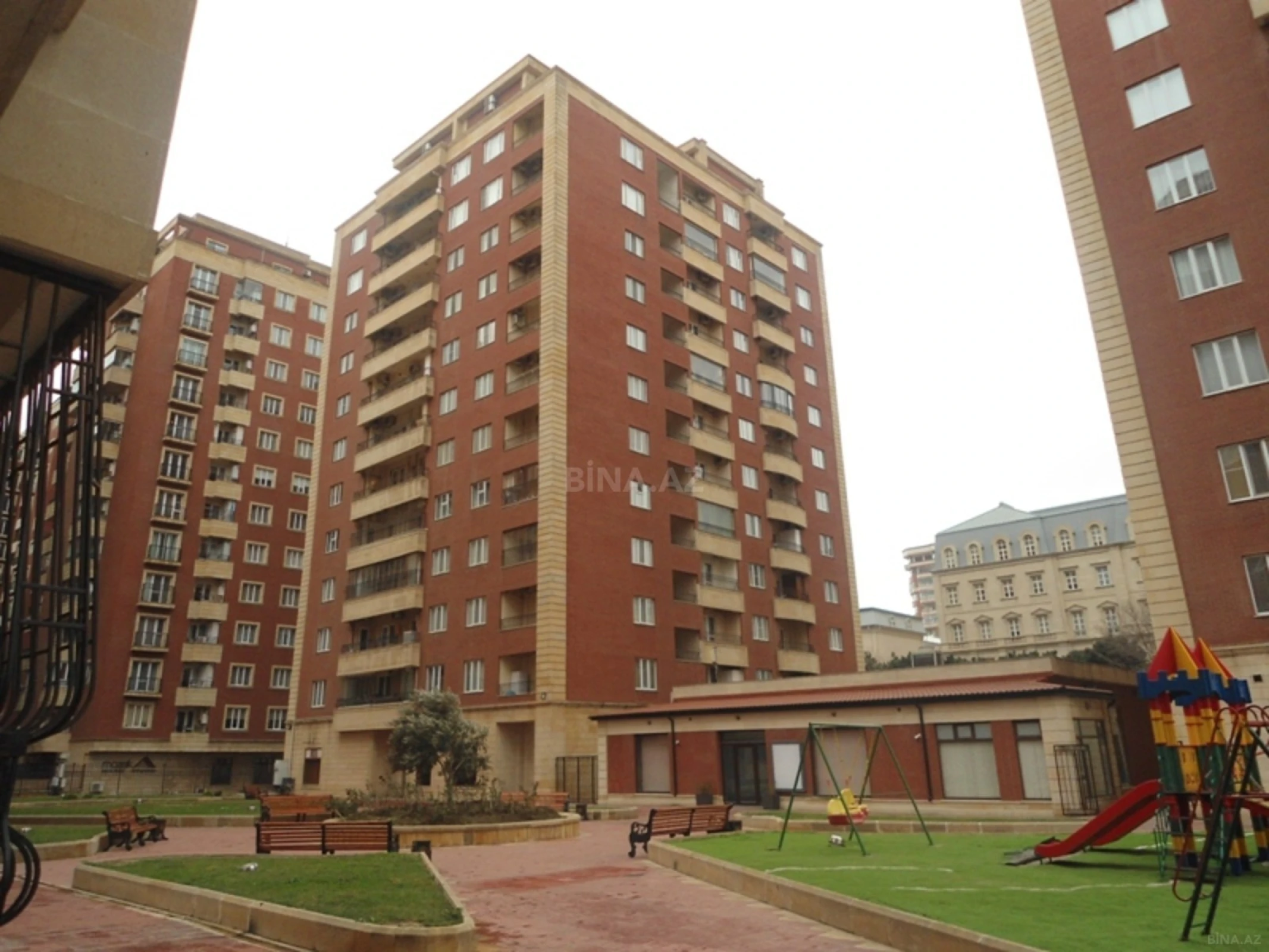 Satılır 3 otaqlı mənzil 140 m²