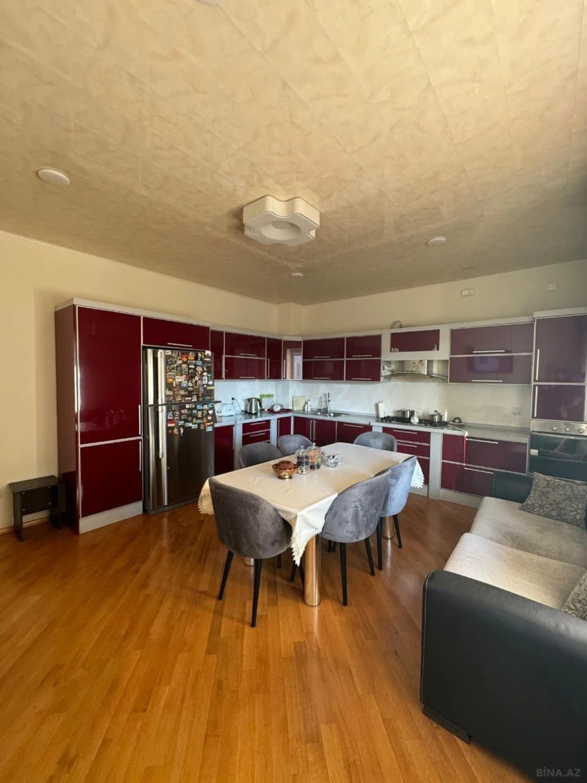 Satılır 4 otaqlı mənzil 190 m²