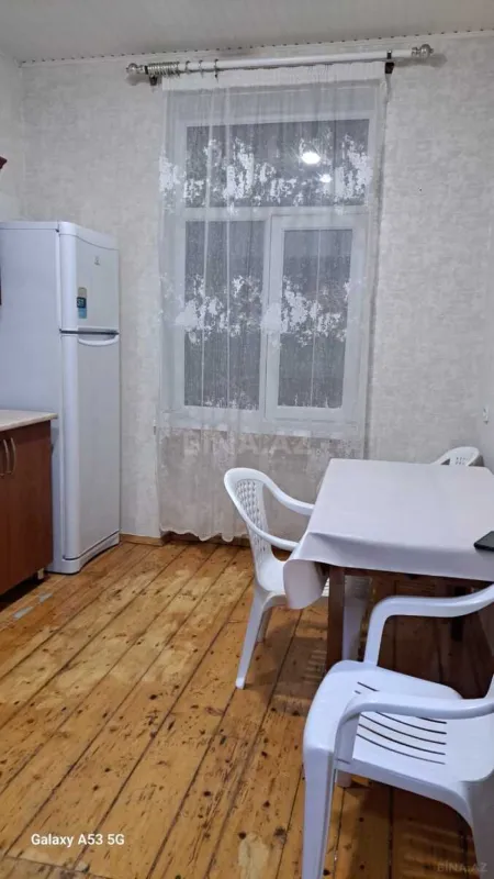 Kirayə verilir 2 otaqlı mənzil 70 m²