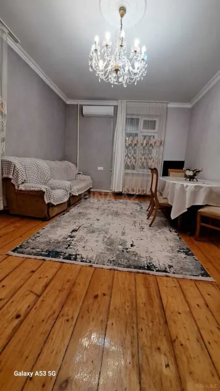 Kirayə verilir 2 otaqlı mənzil 70 m²