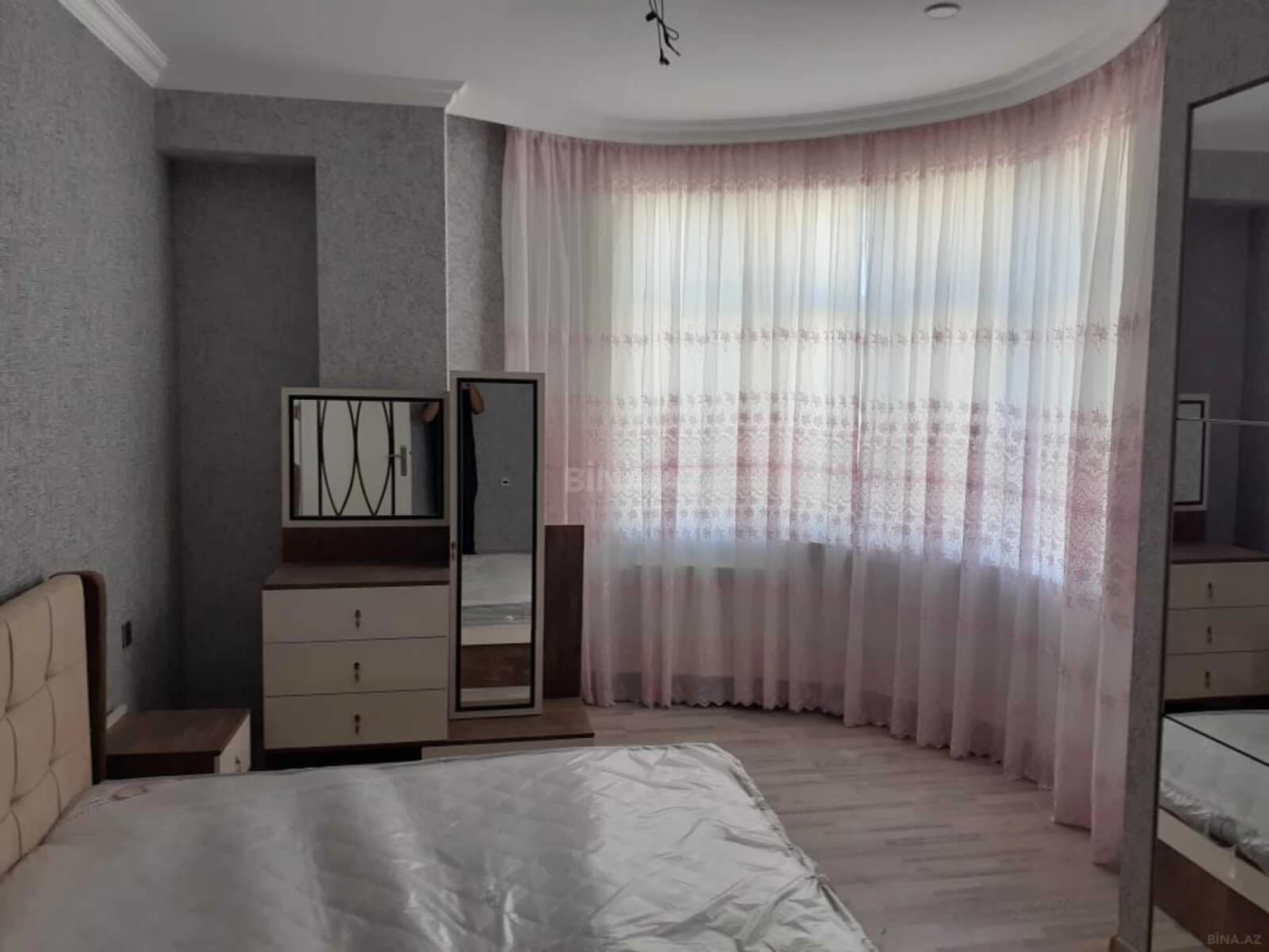 Kirayə verilir 3 otaqlı mənzil 105 m²