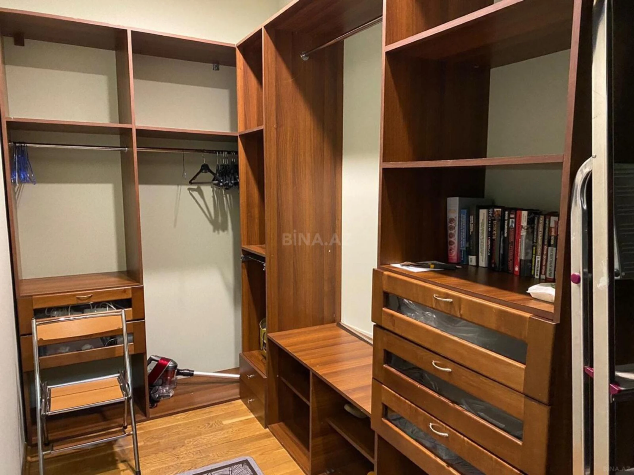 Kirayə verilir 4 otaqlı mənzil 195 m²