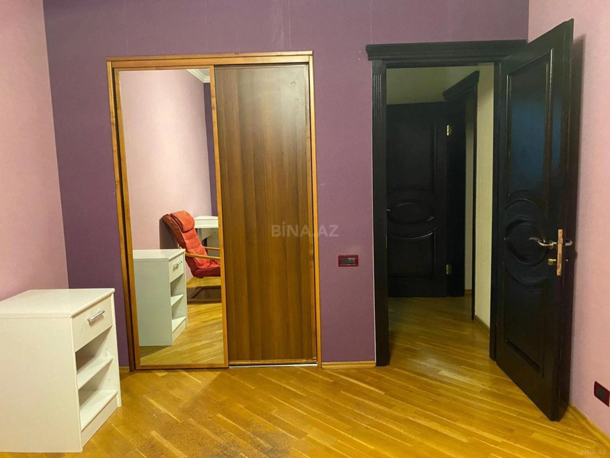 Kirayə verilir 4 otaqlı mənzil 195 m²