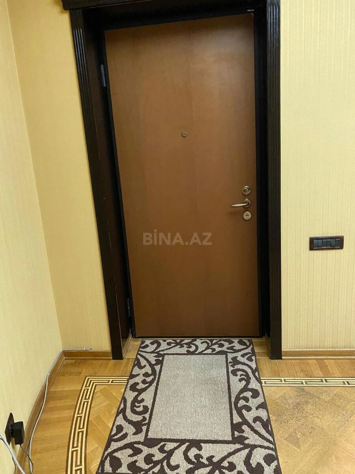 Kirayə verilir 4 otaqlı mənzil 195 m²