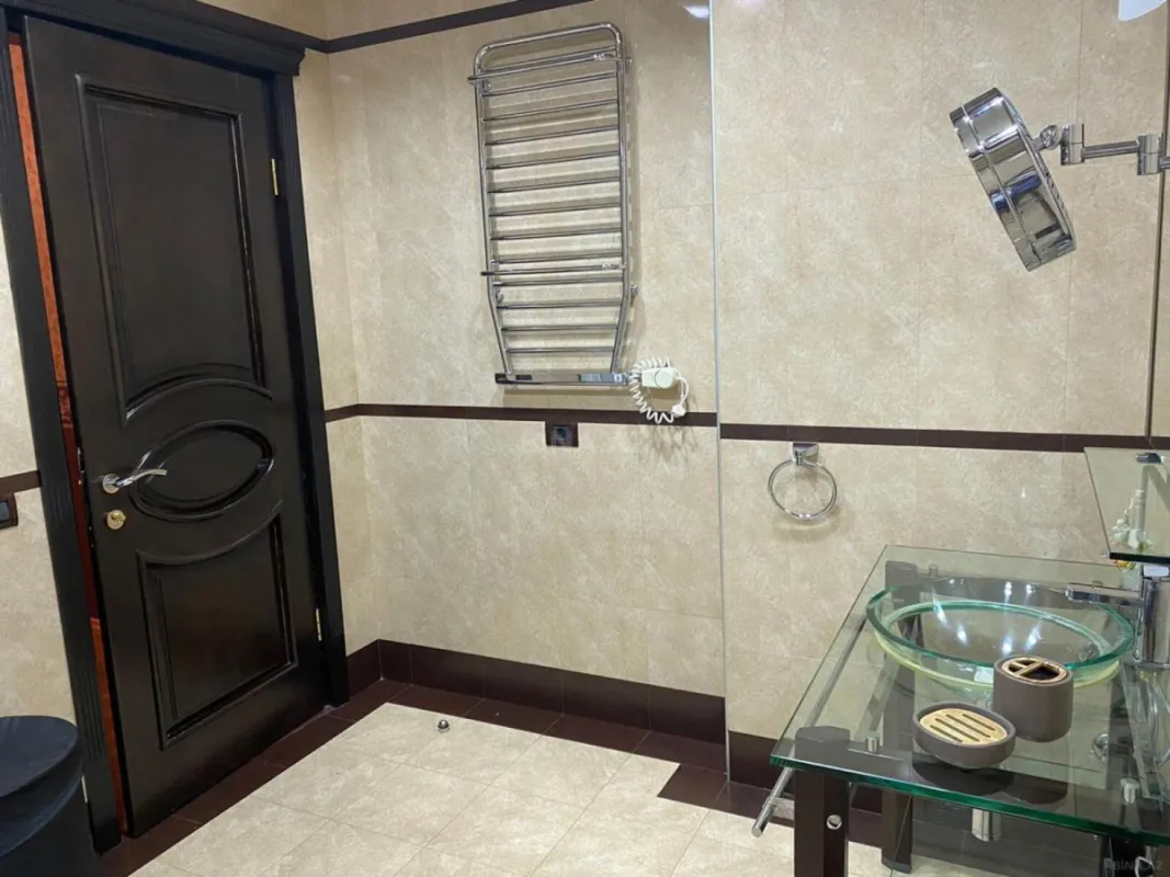 Kirayə verilir 4 otaqlı mənzil 195 m²