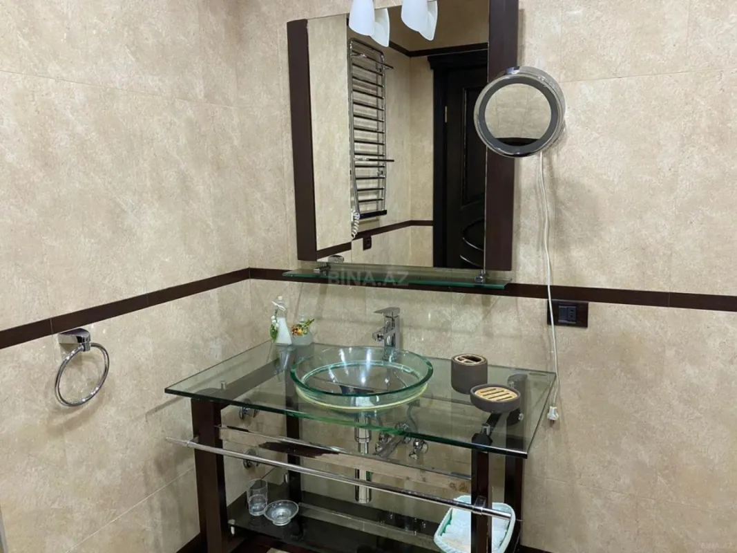 Kirayə verilir 4 otaqlı mənzil 195 m²