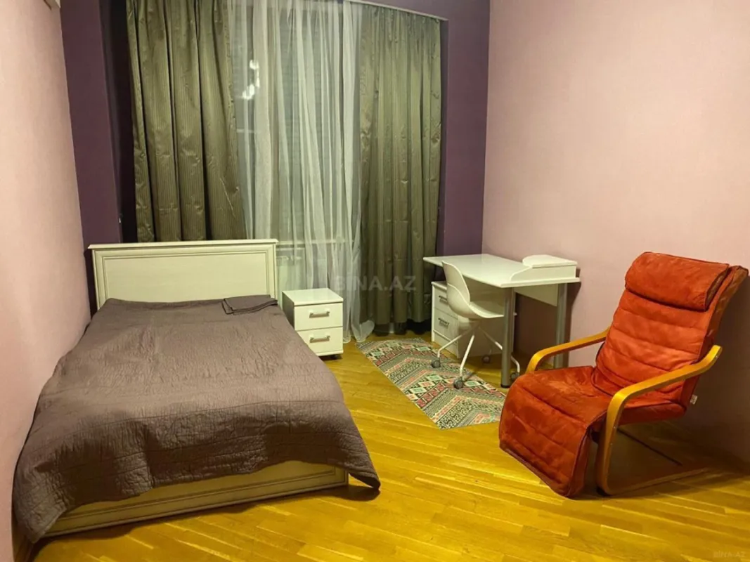 Kirayə verilir 4 otaqlı mənzil 195 m²