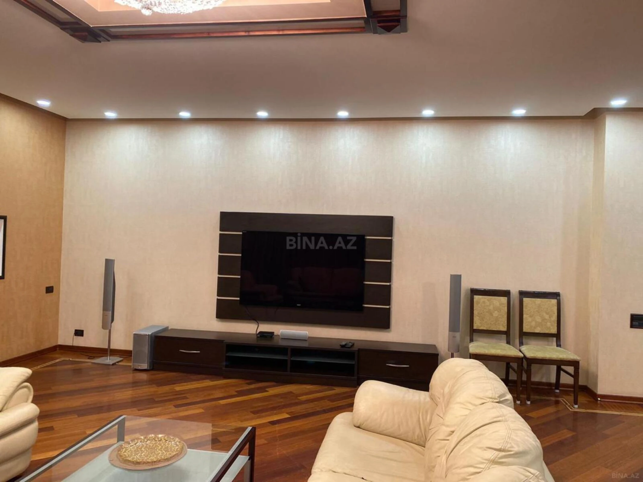 Kirayə verilir 4 otaqlı mənzil 195 m²