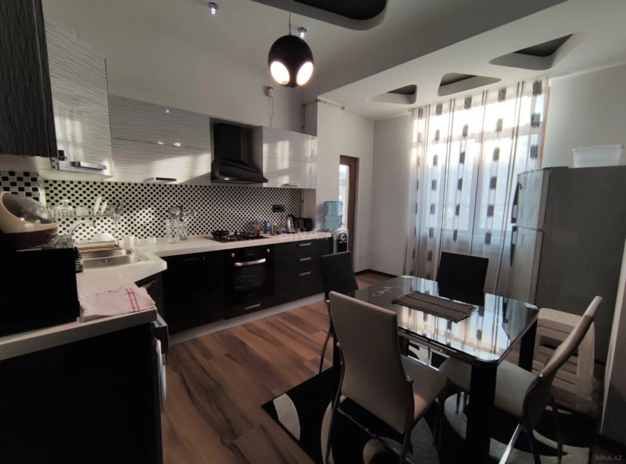 Kirayə verilir 3 otaqlı mənzil 140 m²