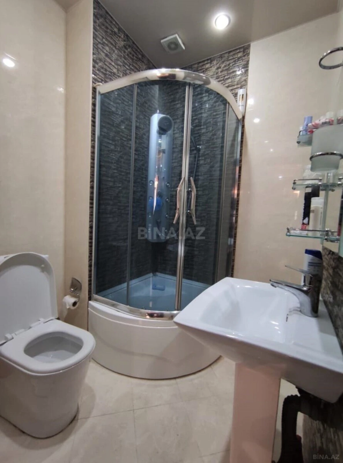 Kirayə verilir 3 otaqlı mənzil 140 m²