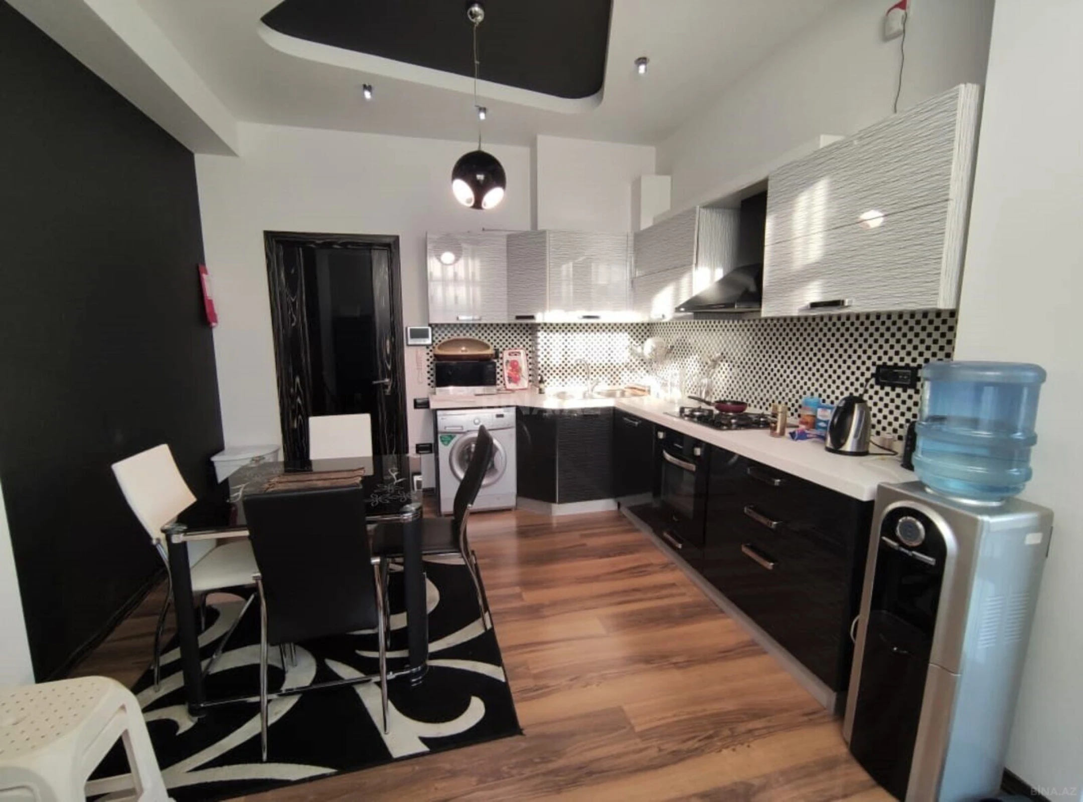 Kirayə verilir 3 otaqlı mənzil 140 m²